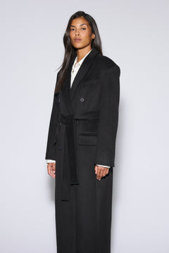 Estro - women's black wool and cashmere coat with broad shoulders.