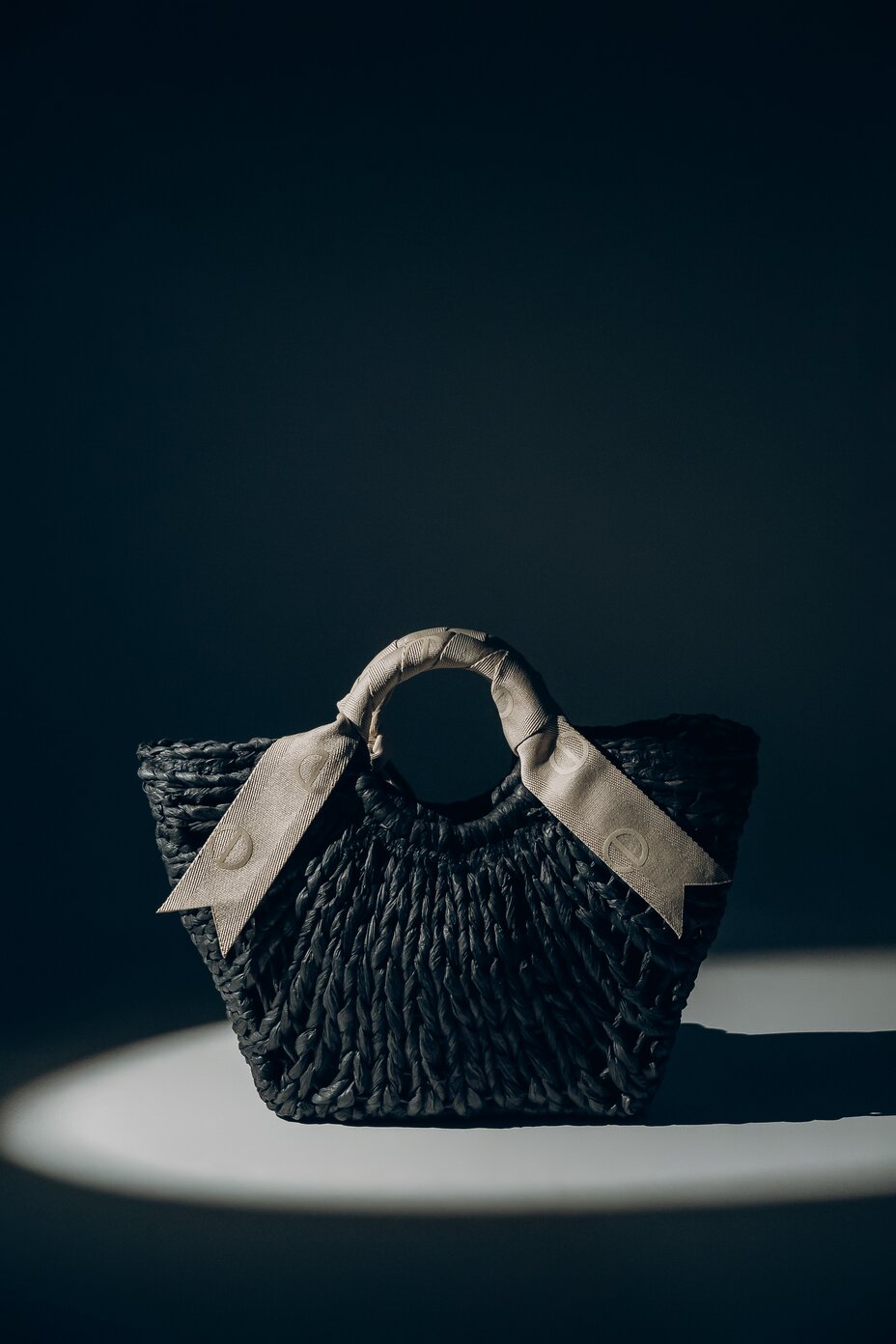 Women's Black Woven Basket Bag with White Handle Estro ER00119664.