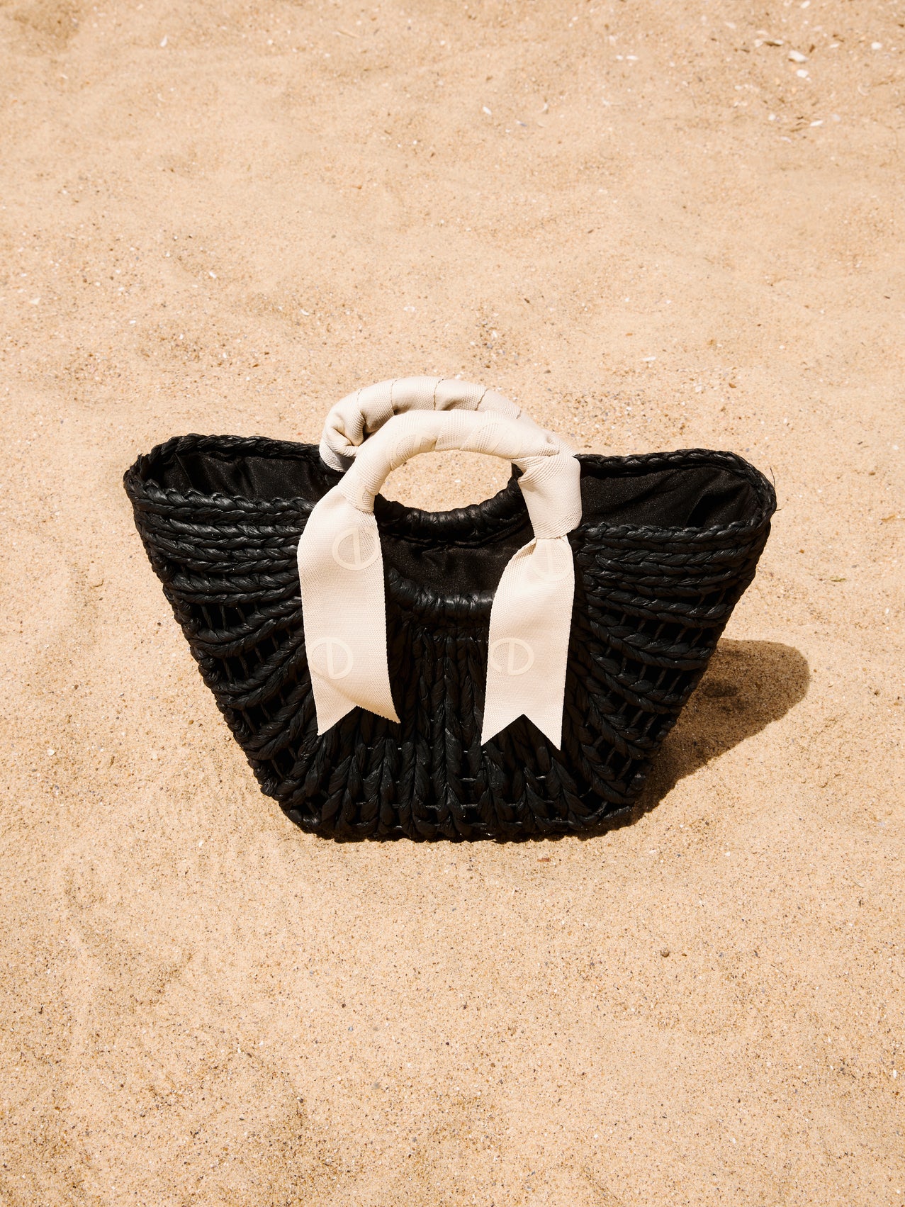 Women's Black Woven Basket Bag with White Handle Estro ER00119664.