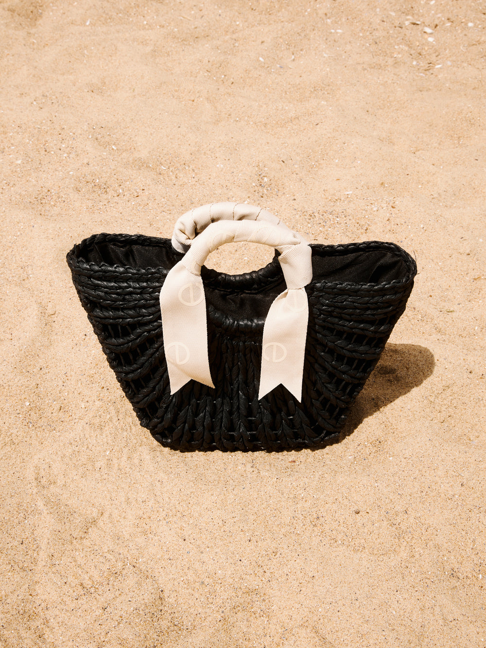 Women's Black Woven Basket Bag with White Handle Estro ER00119664.
