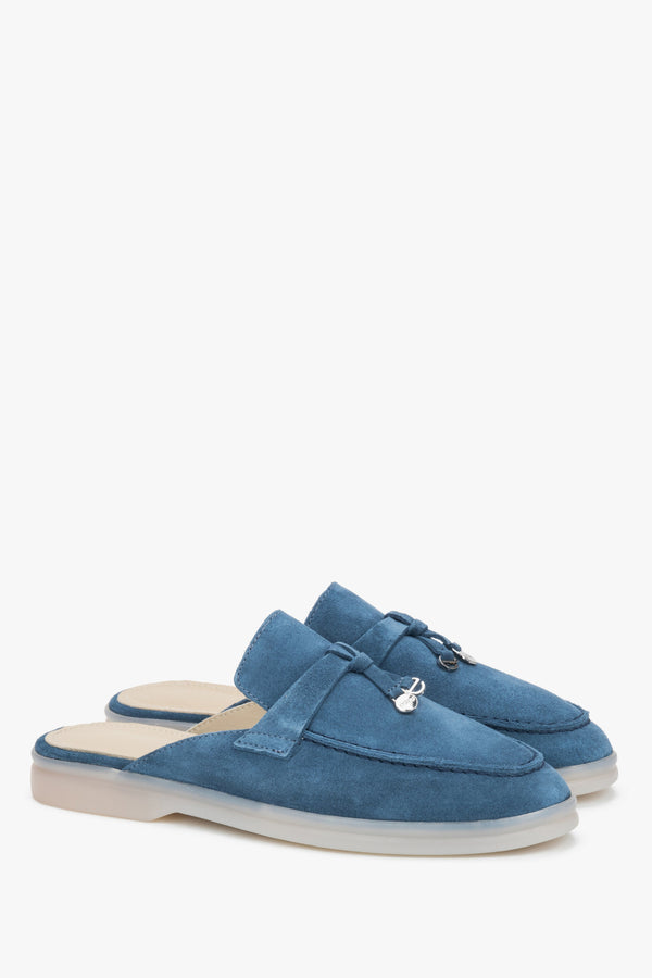 Blue women’s mules made of soft premium Italian natural velour.
