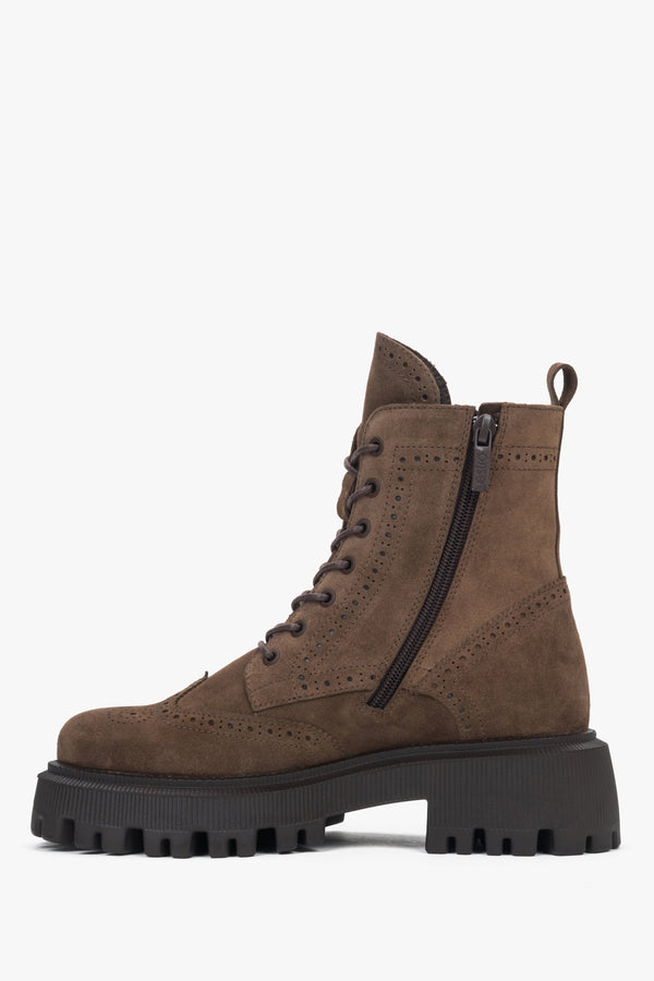 Stylish brown velour combat boots with laces and a warm flannel lining.