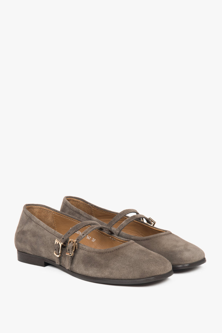 Brown women's ballerinas by Estro, made of premium Italian genuine velour and adorned with an elegant buckle.