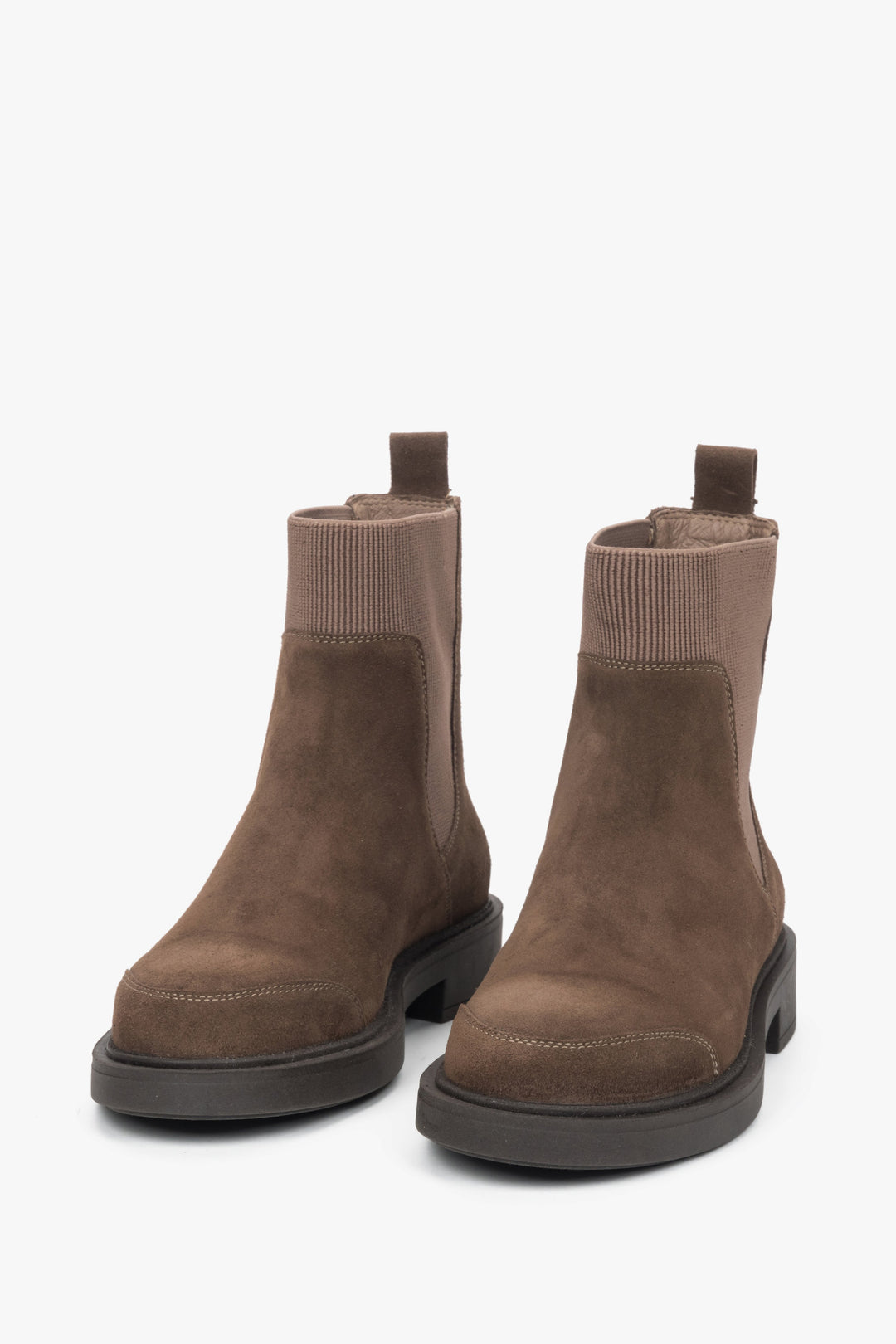 Women’s Chelsea boots by Estro, brown, made of Premium Italian genuine velour.