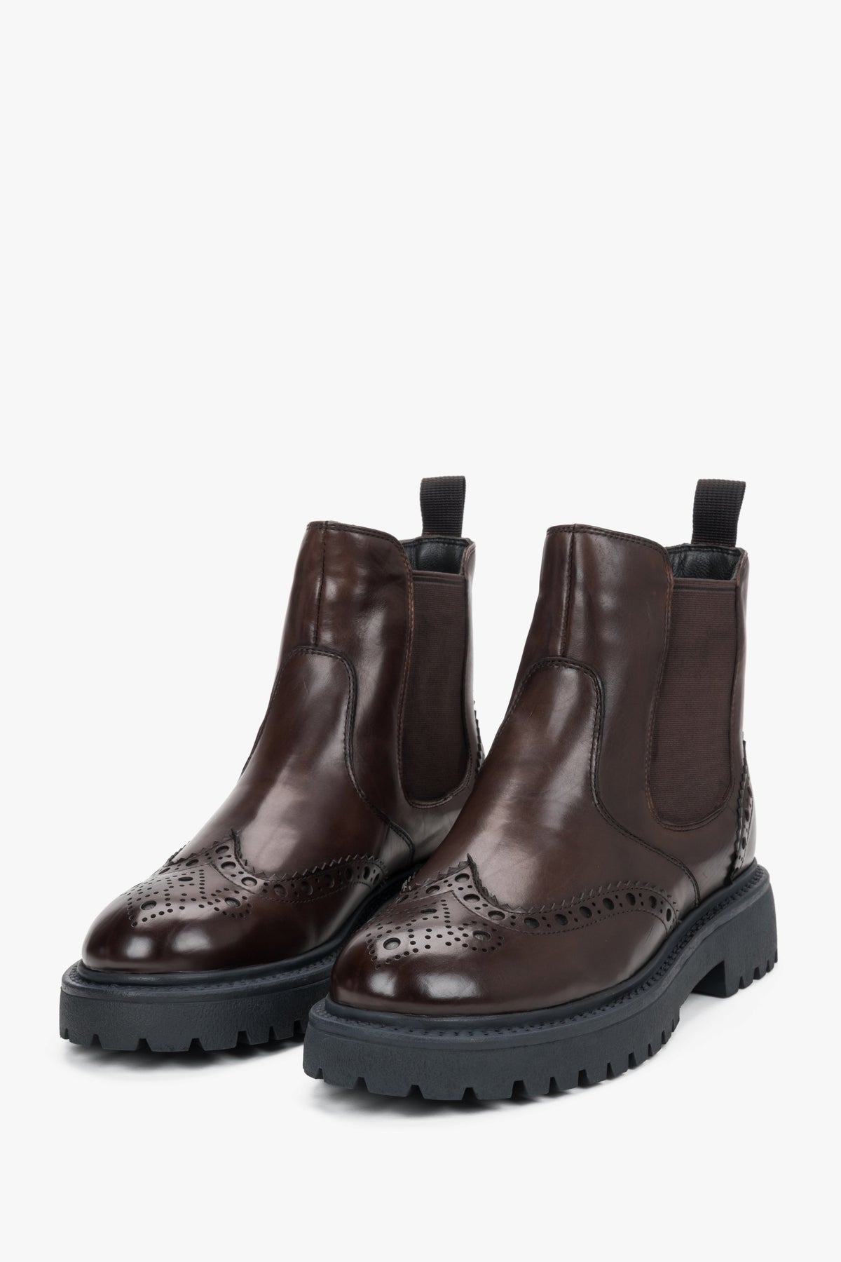 Women's brown leather Chelsea boots on a thick sole with brogue perforation Estro.