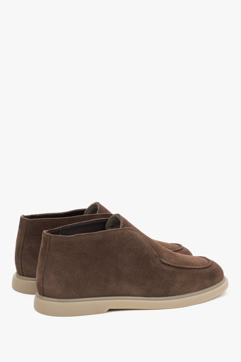 Stylish and comfortable women’s loafers by Estro in brown, set on a high sole and crafted from Italian suede leather.