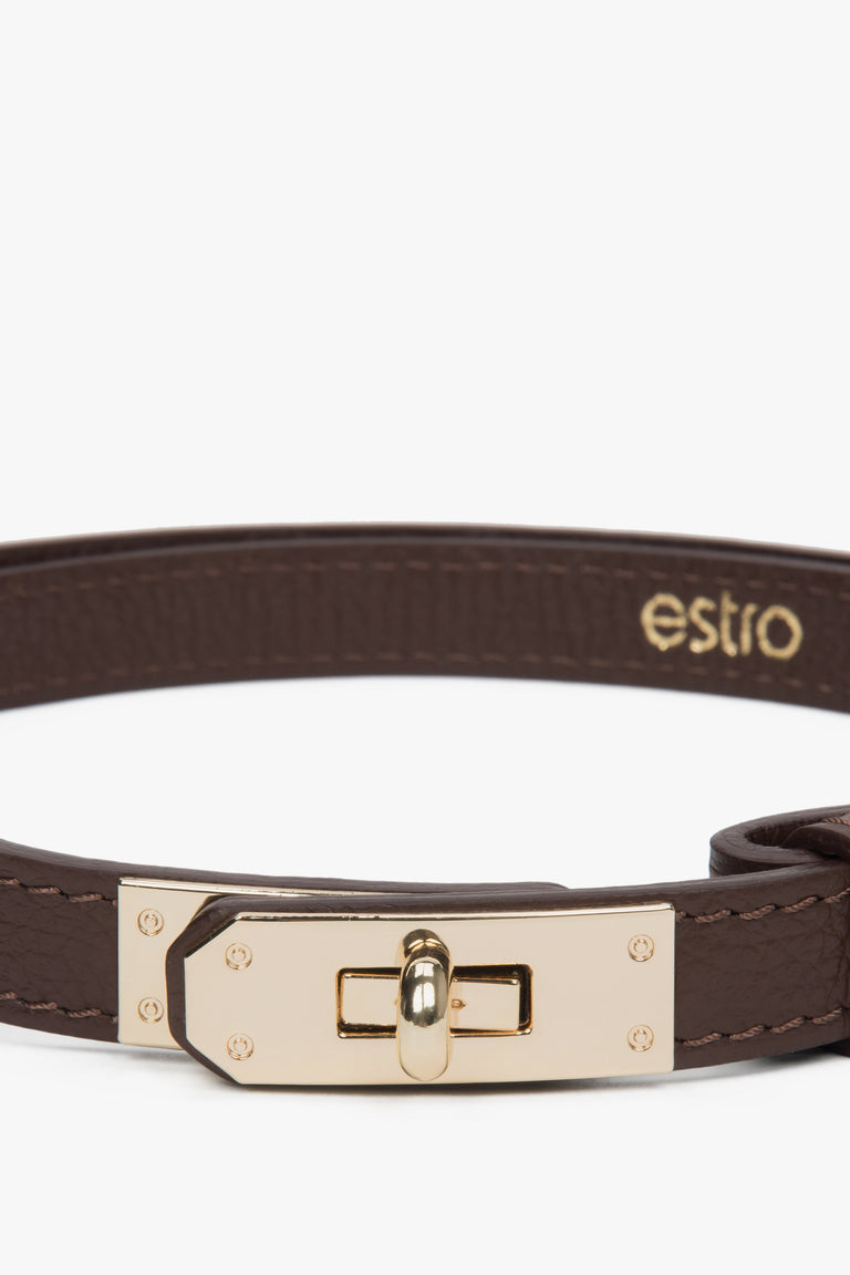 Close-up of the gold-tone turn-lock buckle, highlighting the sleek finish and high-quality craftsmanship of this Italian leather belt.