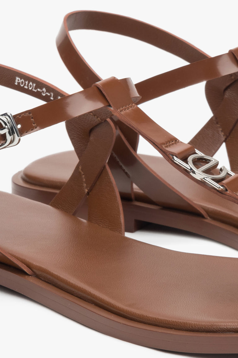 Women’s brown leather flip-flop sandals with a flat sole – details.