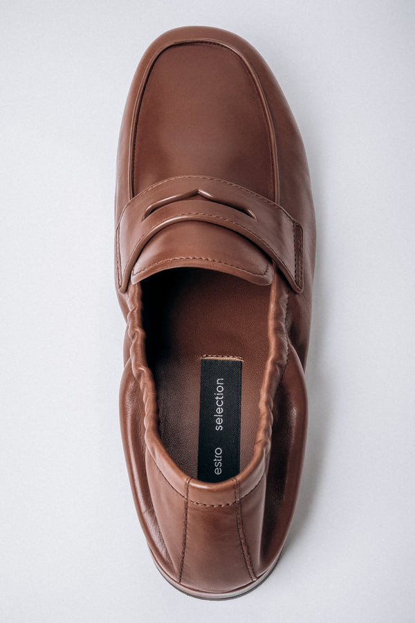 Brown women’s loafers Estro Selection in genuine leather with a soft heel counter.