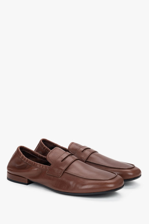 Made of genuine leather with a soft heel counter, brown women’s loafers Estro Selection.