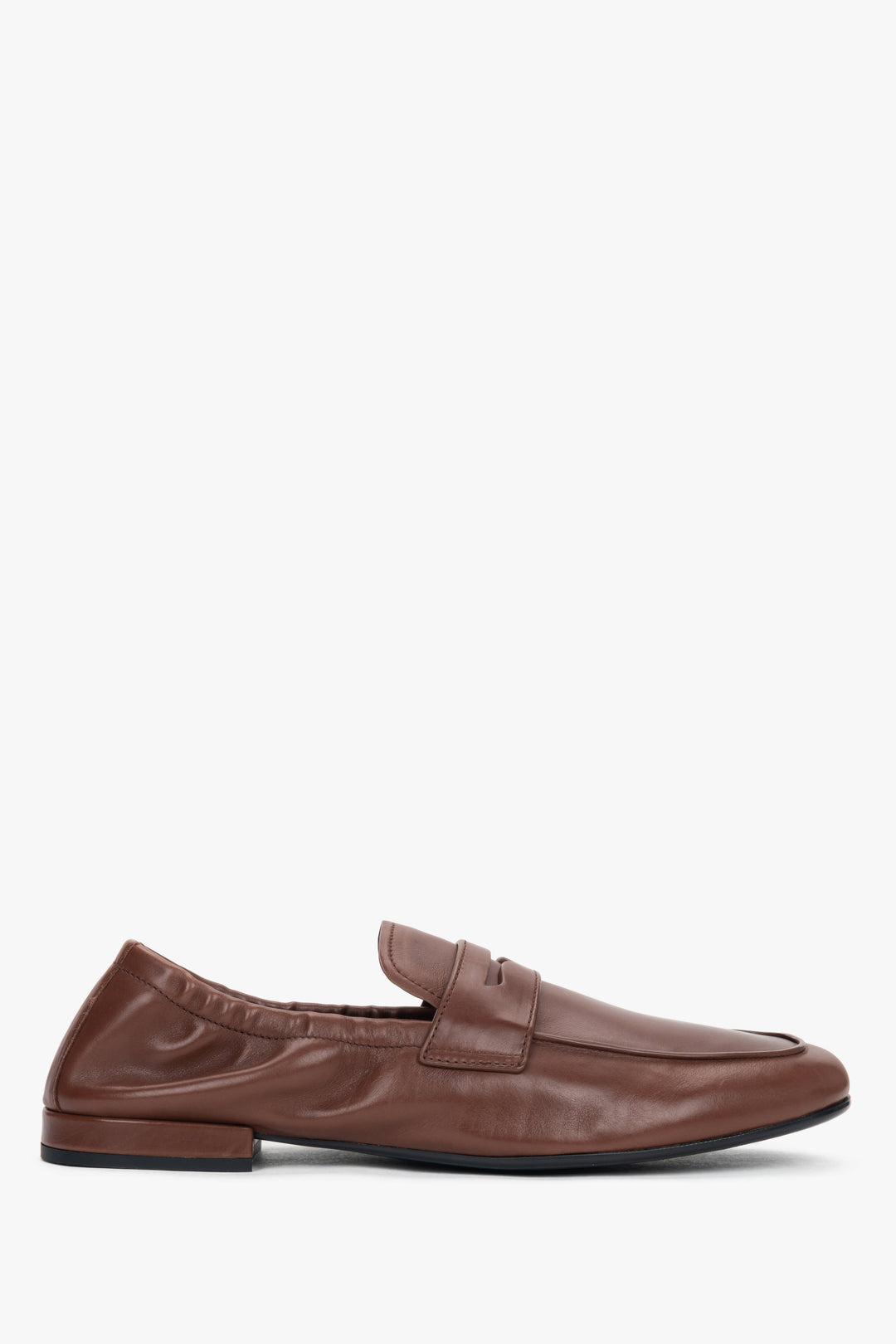 Women’s brown loafers in genuine leather with a soft heel counter.