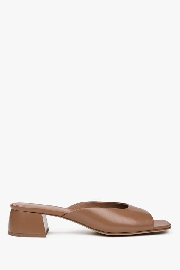 Women’s Brown Leather Mules with Low Heel Estro ER00116910.