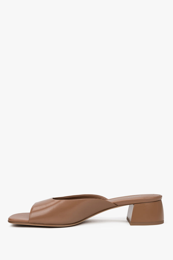 Women’s brown leather mules with low heel Estro.