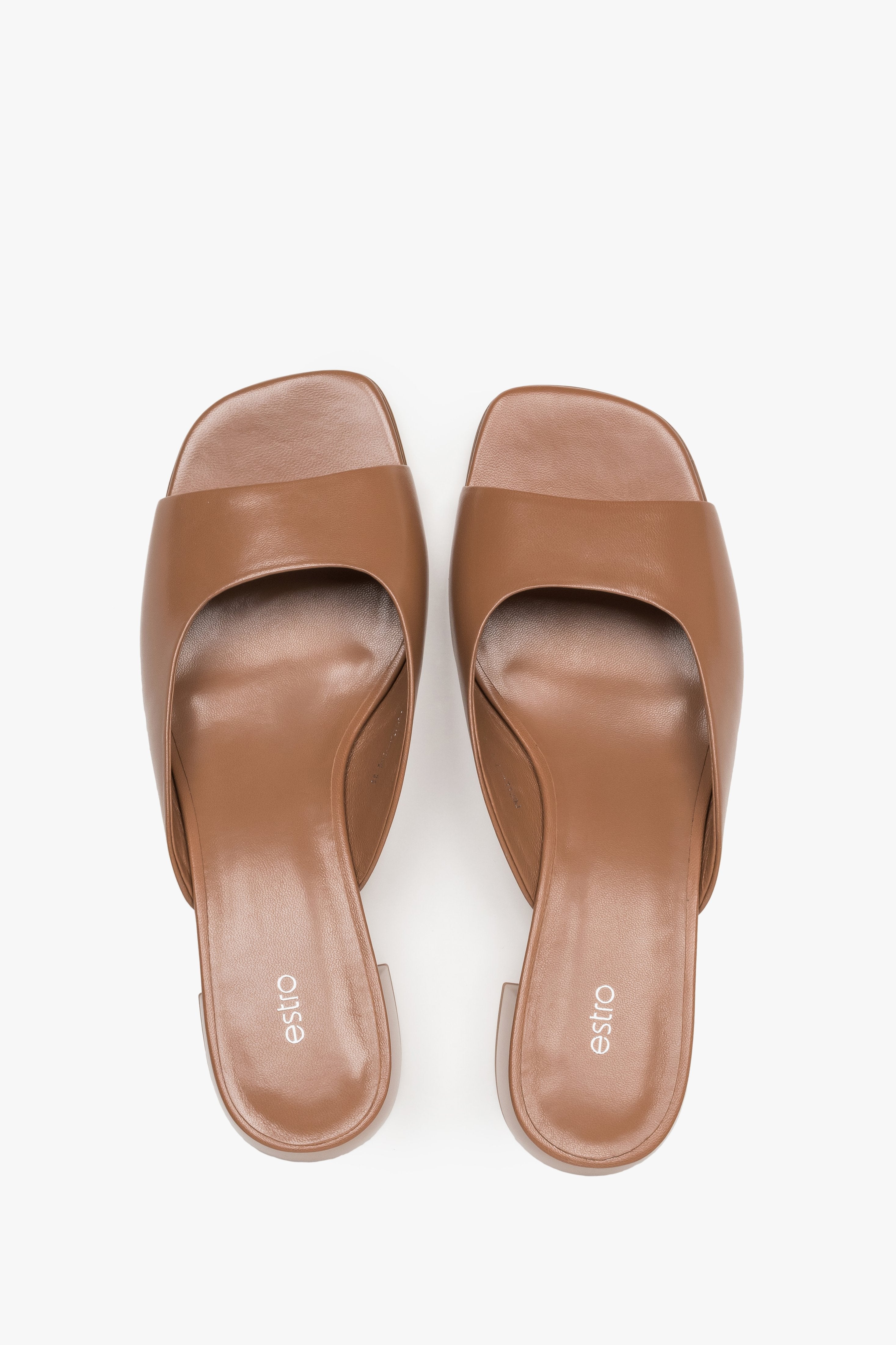 Women’s leather mules Estro, brown, with low heel.
