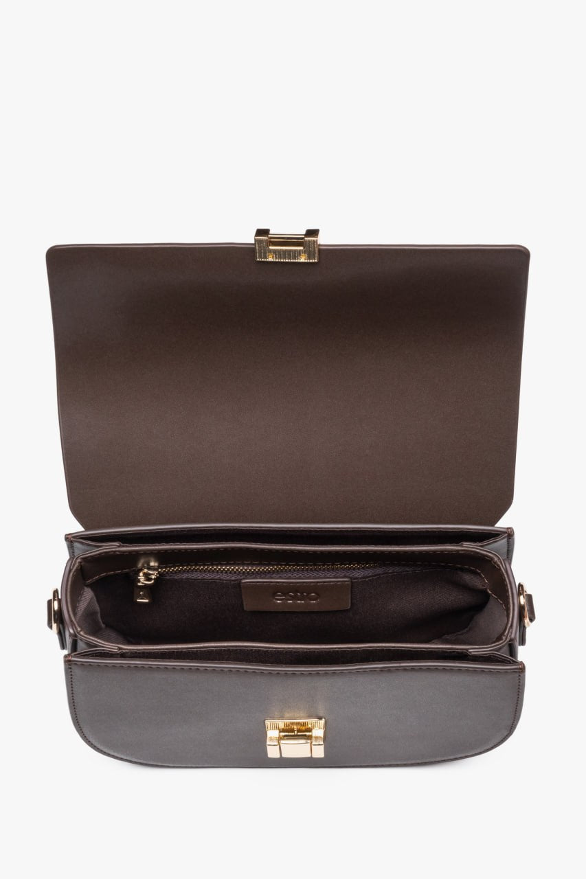 Women's dark brown leather shoulder bag - close-up on the interior.