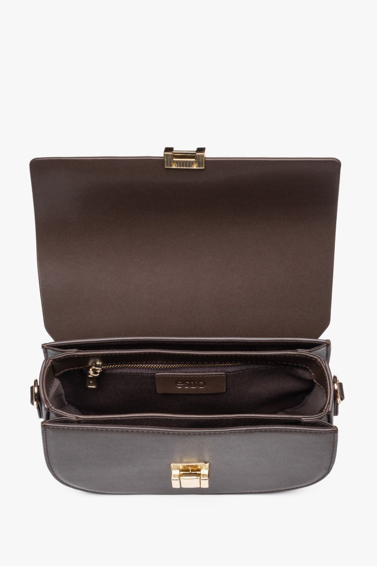 Women's dark brown leather shoulder bag - close-up on the interior.