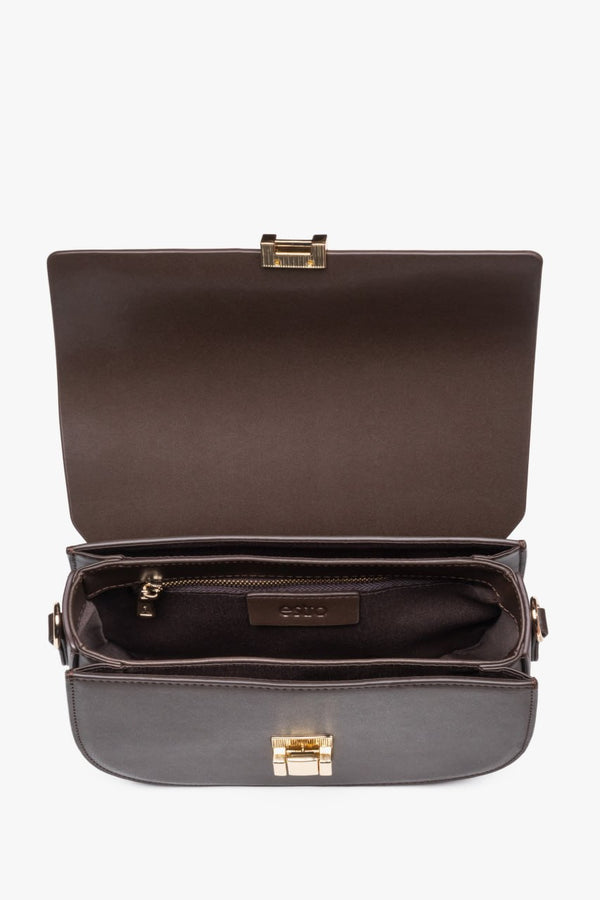 Women's dark brown leather shoulder bag - close-up on the interior.
