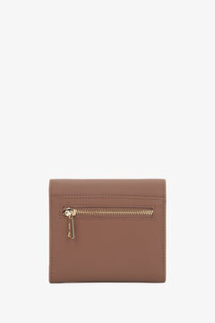 Estro women's tri-fold wallet in brown leather.
