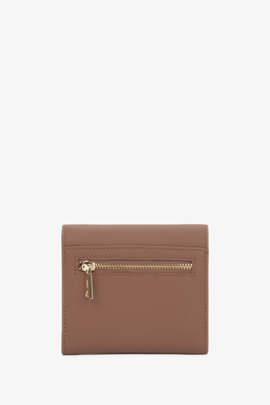 Estro women's tri-fold wallet in brown leather.