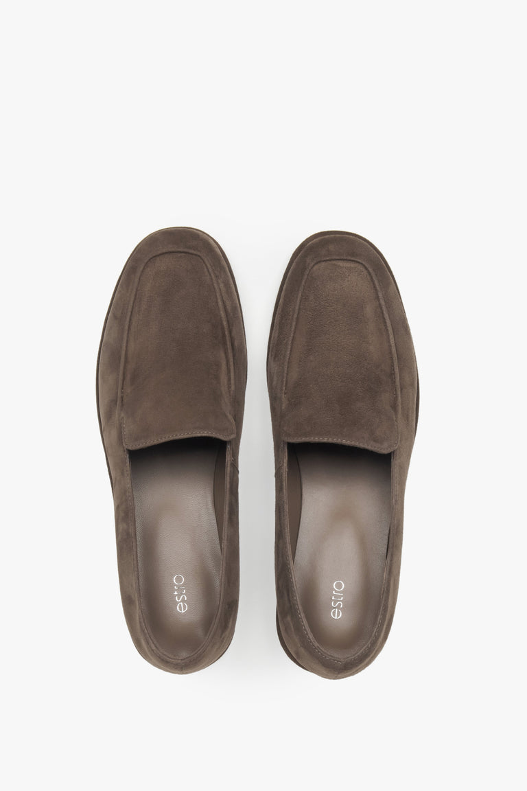 Brown women’s loafers Estro made of soft genuine velour.