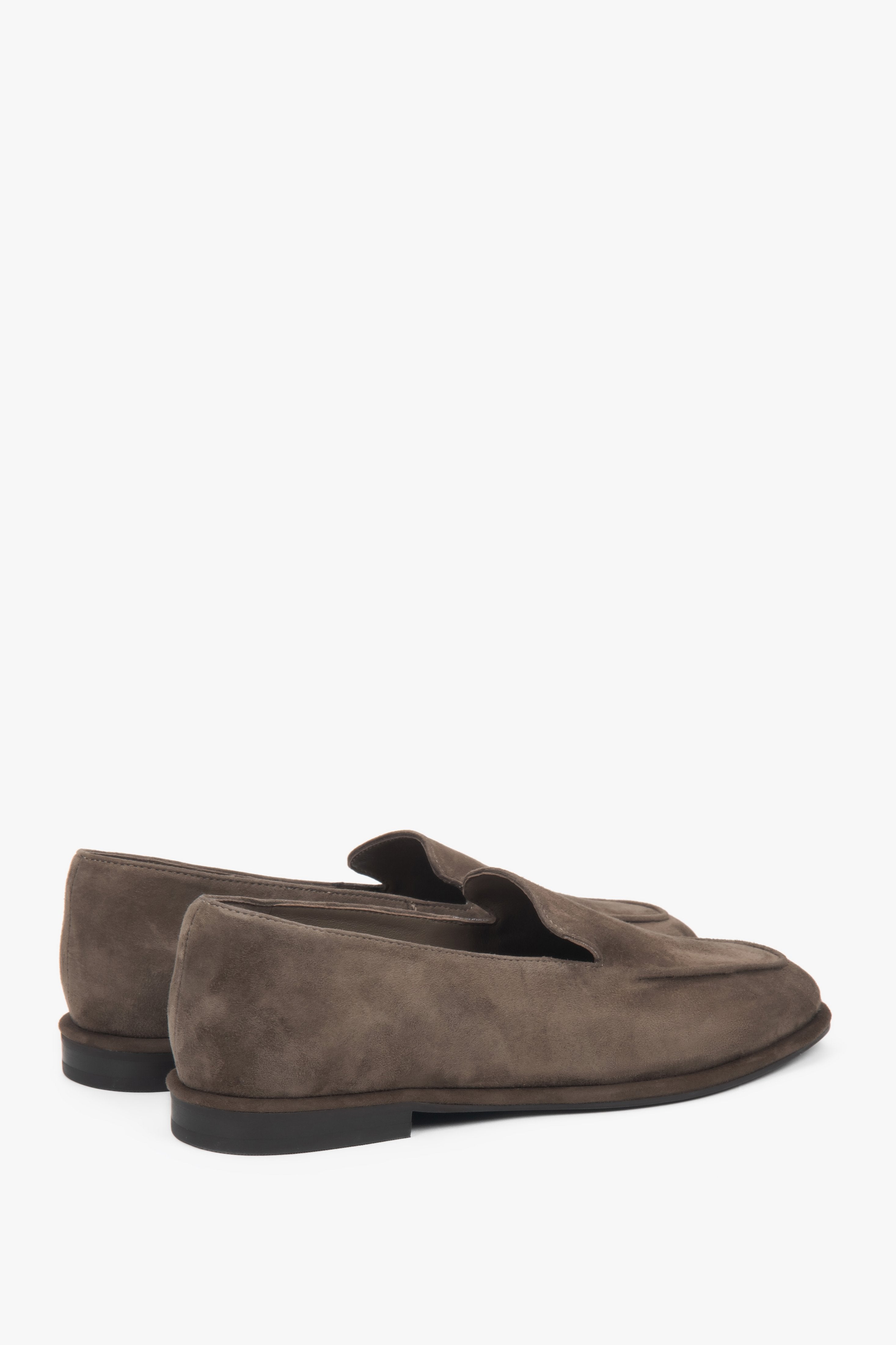 Brown women’s loafers Estro made of soft genuine velour.