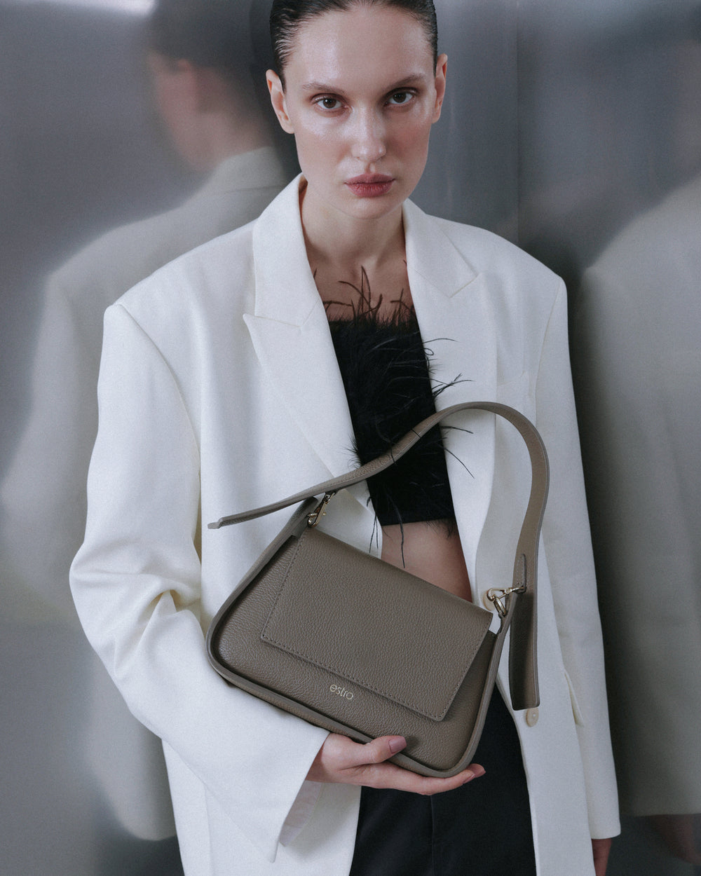 Women's Brown Shoulder Bag made of Italian Genuine Leather Estro ER00116350.