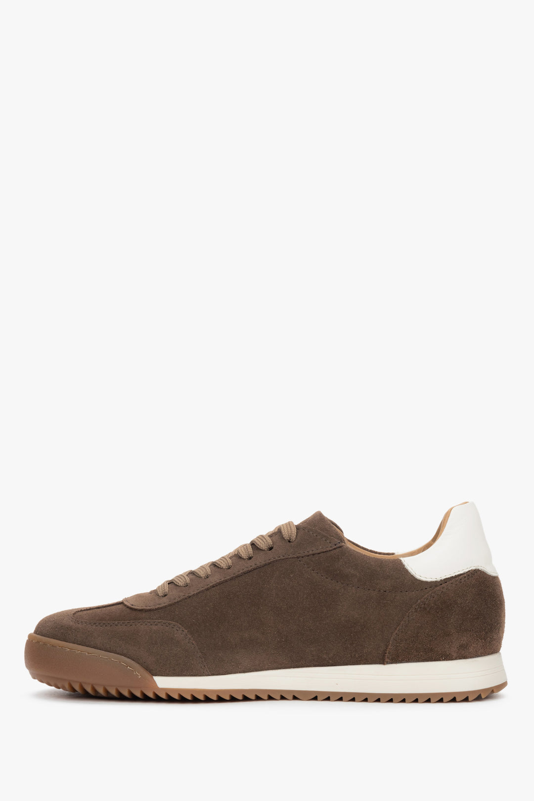 Estro brown women’s sneakers in premium Italian natural velour with a flexible sole.