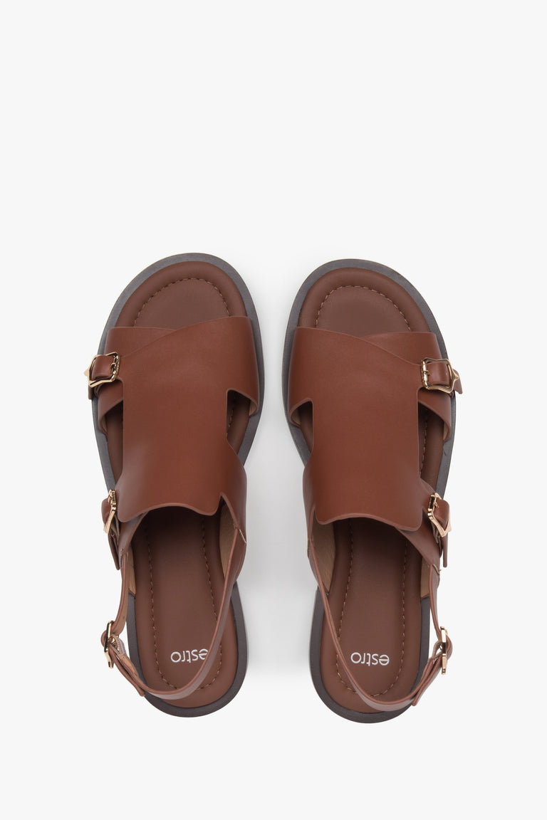 Women’s closed-toe sandals, brown, on a flat sole, in genuine leather, Estro.