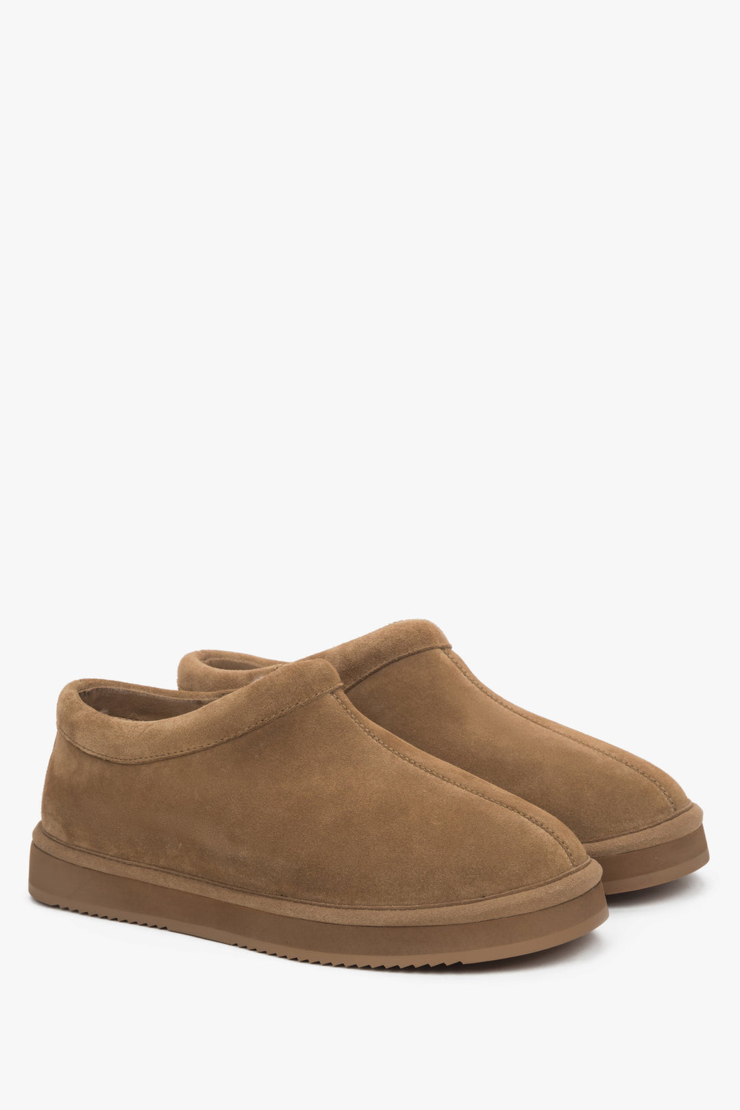 Women's brown velour clogs with fur lining on a flexible platform Estro.