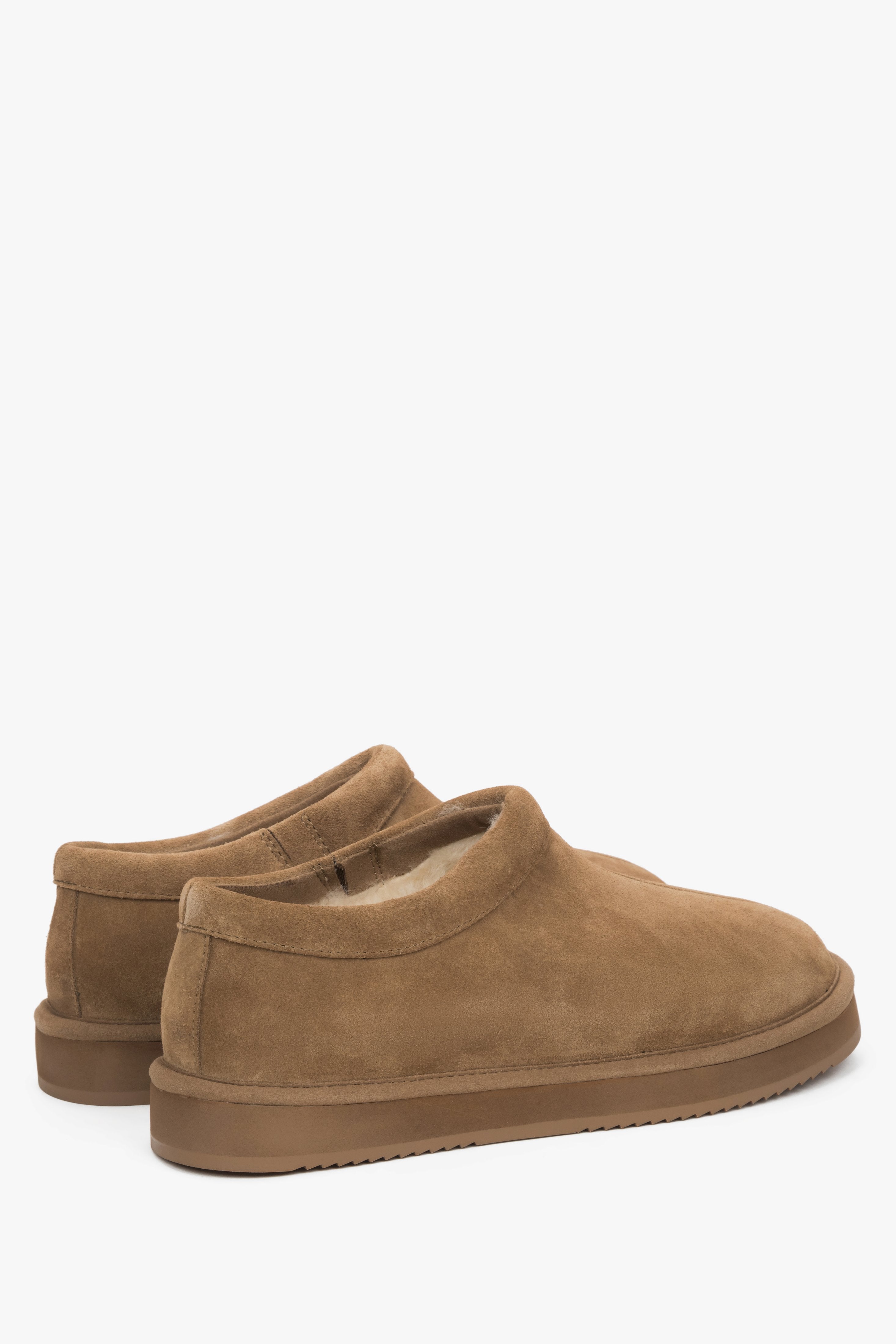 Women's clogs Estro, brown, velour, with fur lining on a flexible platform.