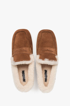 Bronze women's velour loafers Estro, winter model with fur lining - close-up of details.
