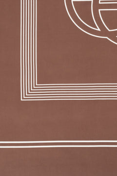 Women's brown and white neckerchief with a subtle geometric pattern Estro – details.
