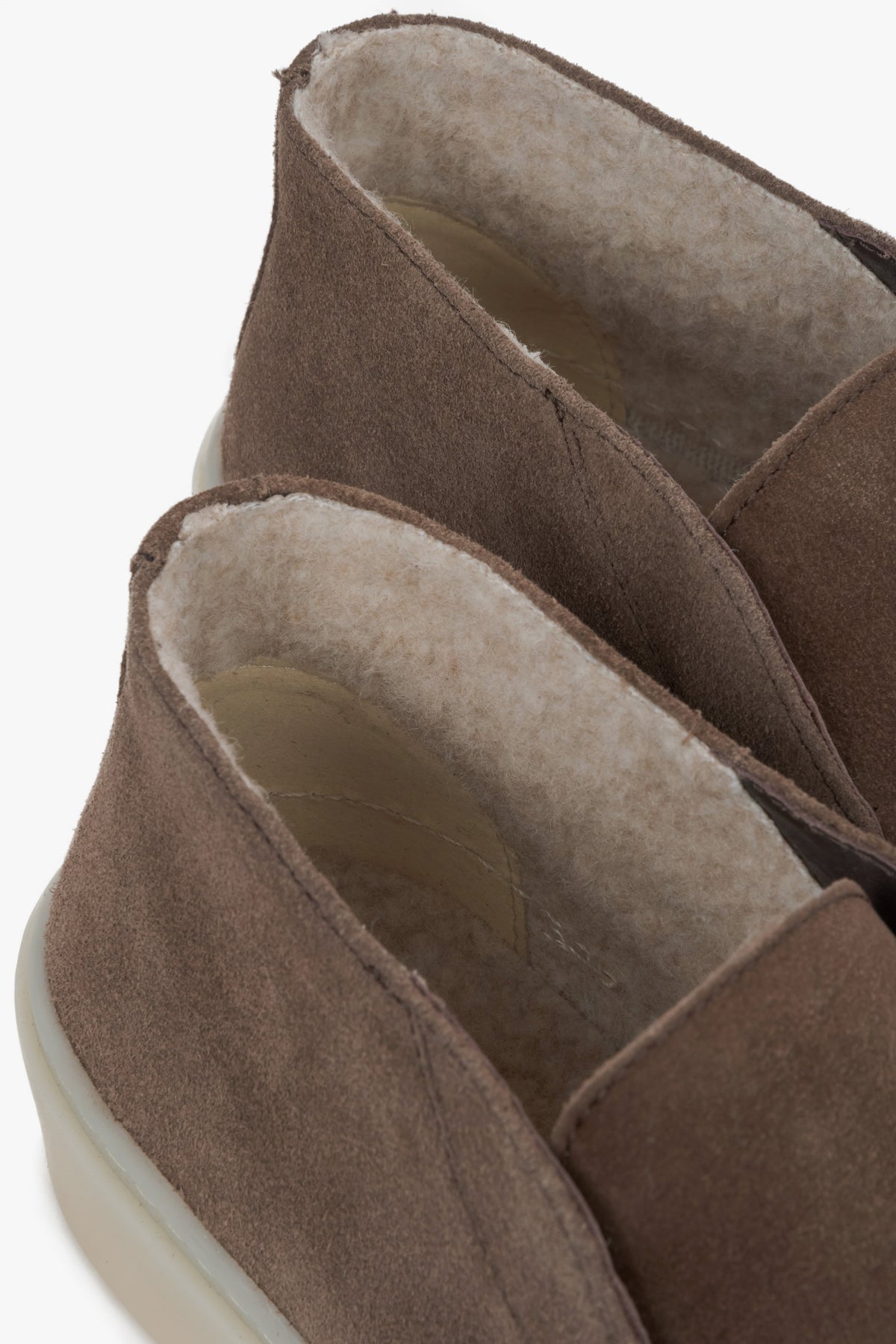 Women's brown velour fur-lined loafers Estro - close-up view highlighting the rich Italian suede texture and plush lining.