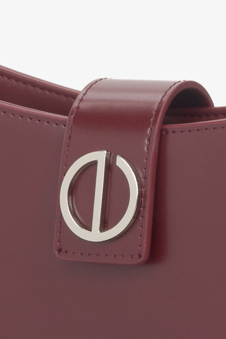 Burgundy women's shoulder bag Estro, genuine leather, with silver hardware.