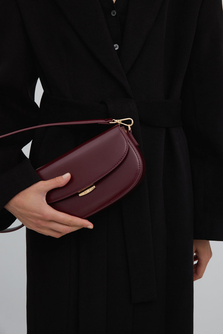 Women's Burgundy Genuine Leather Shoulder Bag in Saddle Shape Estro ER00117257.