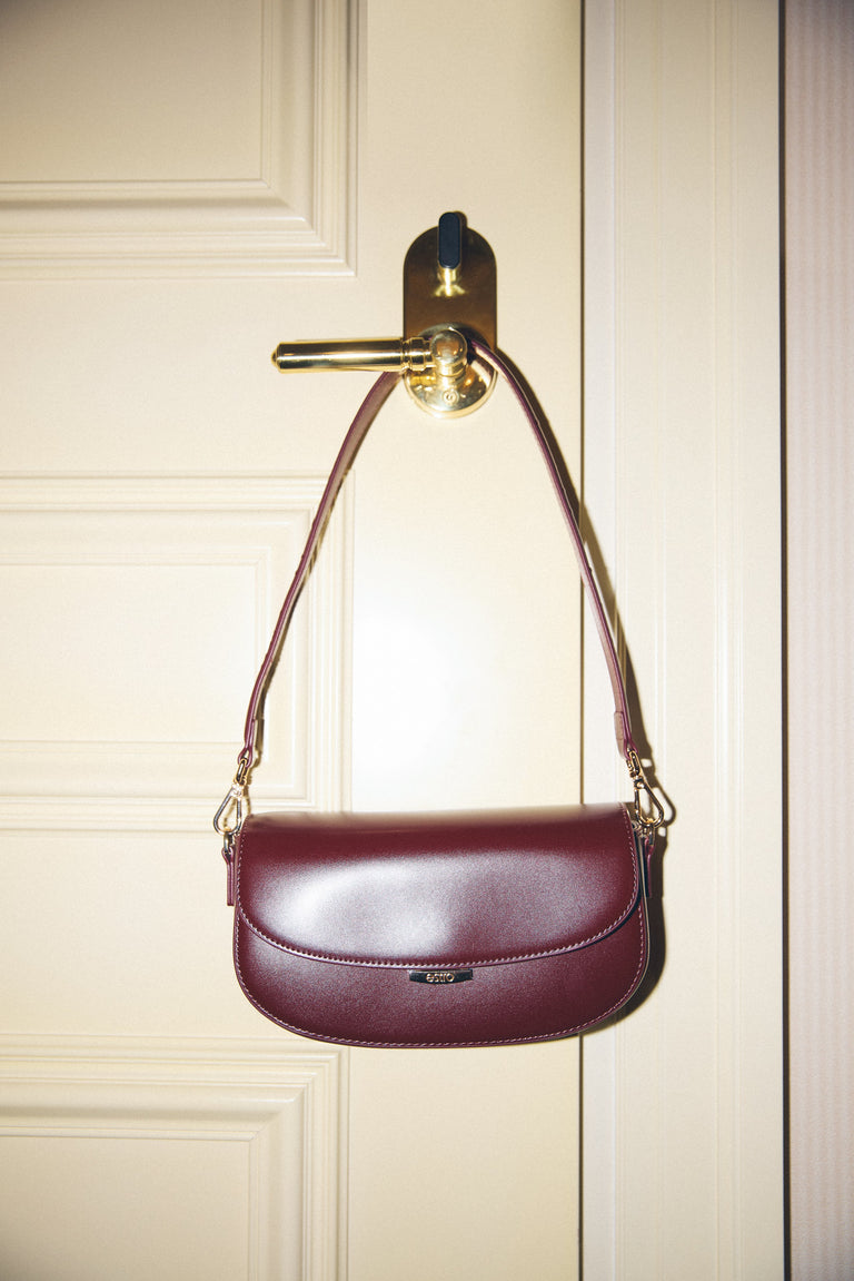Minimalist burgundy genuine leather shoulder bag for everyday wear.