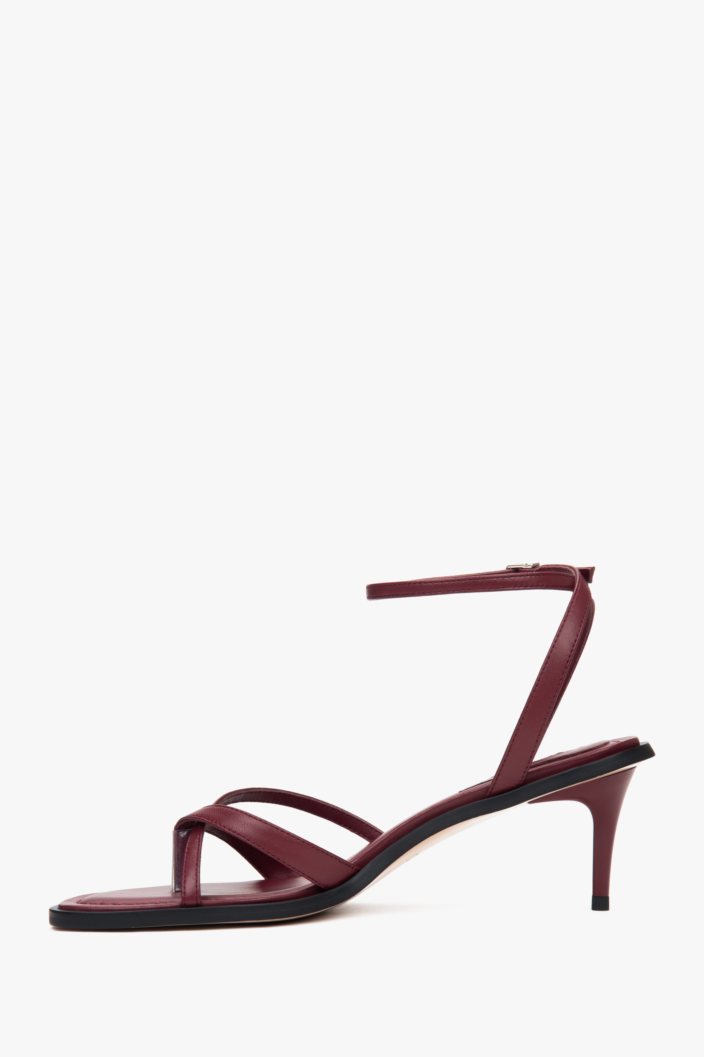 Estro burgundy women’s low-heel sandals in genuine leather.