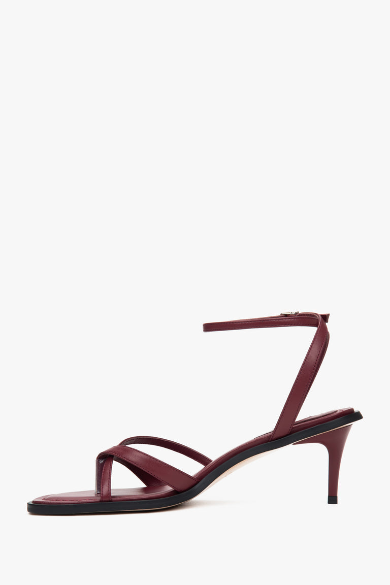 Estro burgundy women’s low-heel sandals in genuine leather.