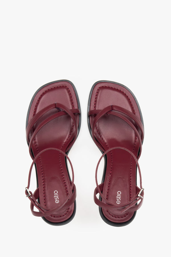 Estro women’s sandals, burgundy, with a low heel, in genuine leather.