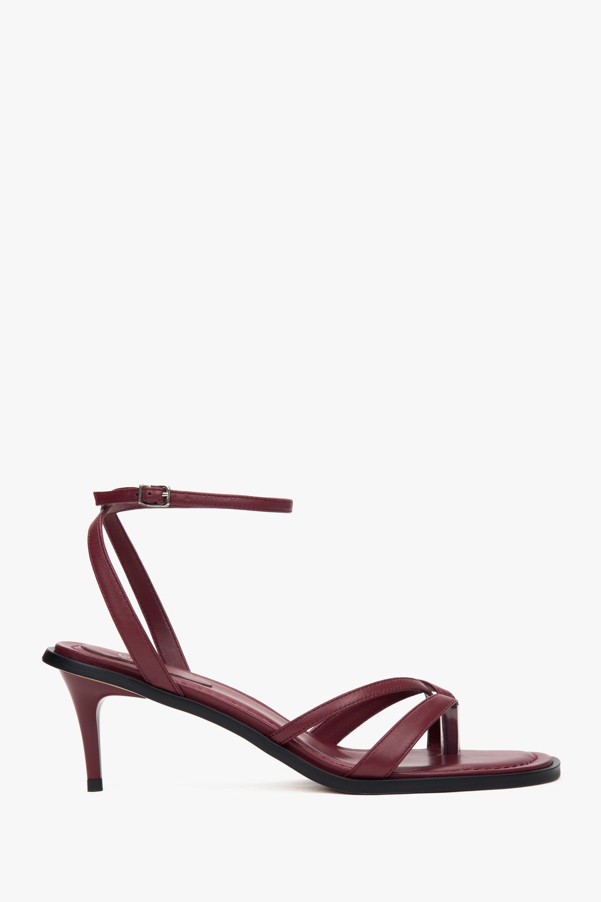 Estro burgundy women’s low-heel sandals in genuine leather.