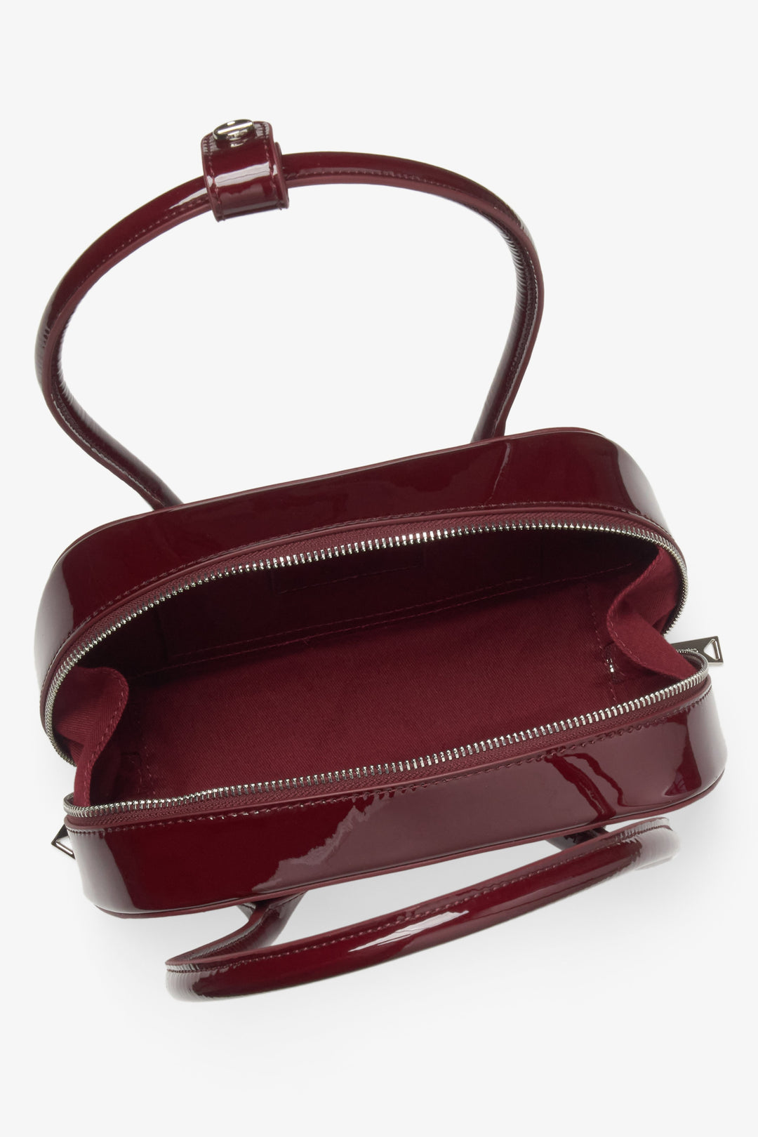 Estro's elegant women's shoulder bag in burgundy, made of patent leather.