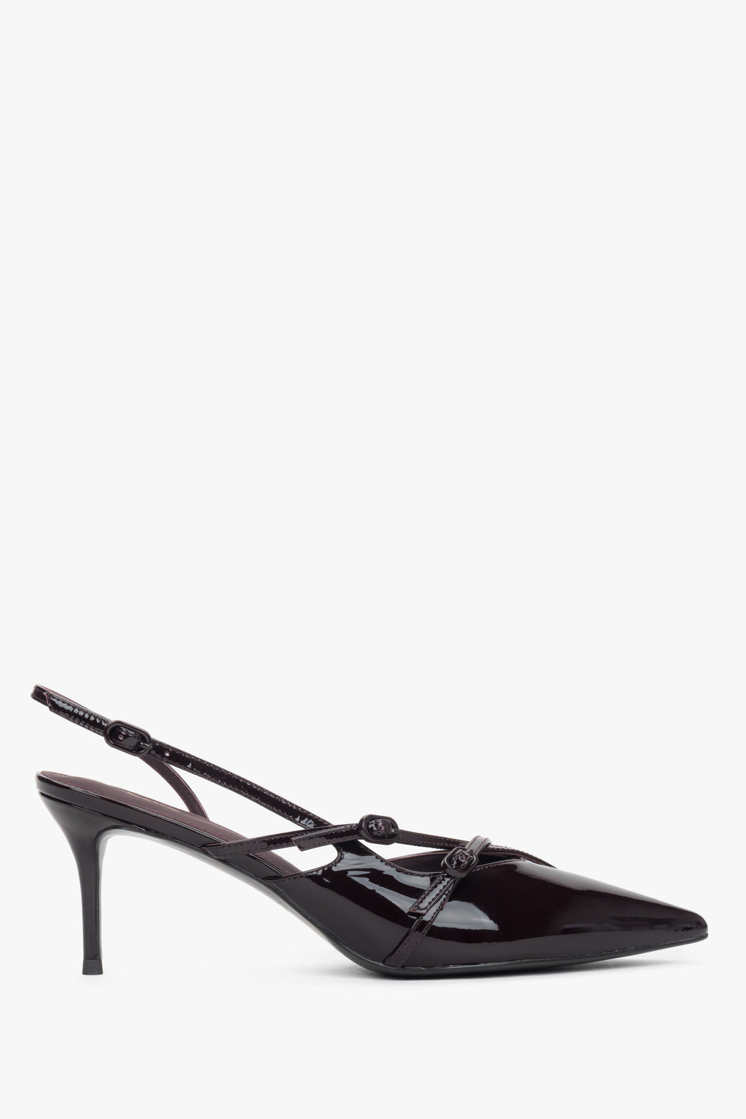 The interior is lined with soft chevro genuine leather – a guarantee of luxury and comfort your feet deserve.