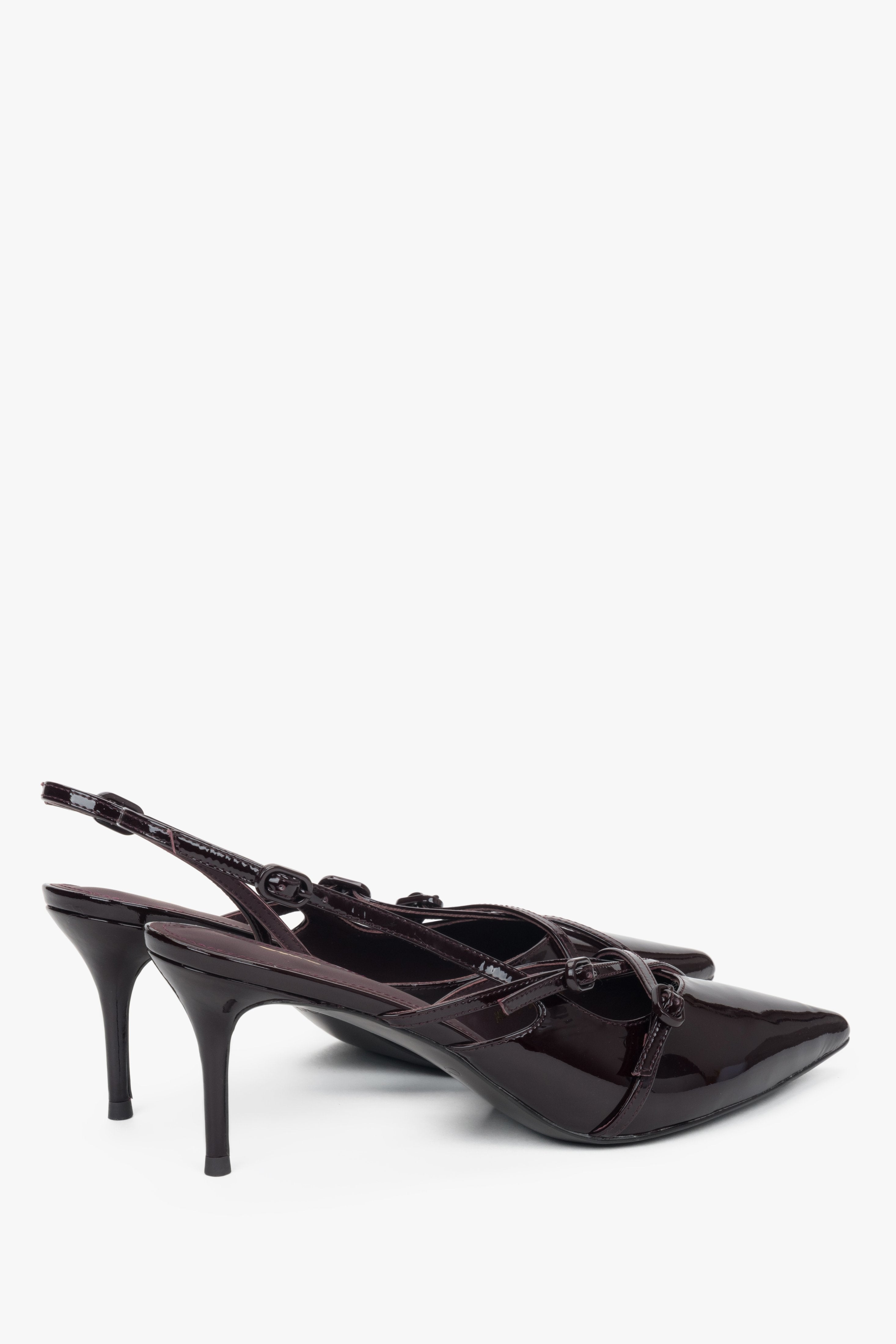 A classic 7 cm stiletto heel – the perfect balance between striking elegance and comfortable wear.