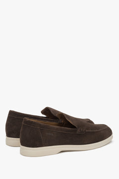 Dark brown women’s suede loafers by Estro – close-up of the heel counter and side vamp.