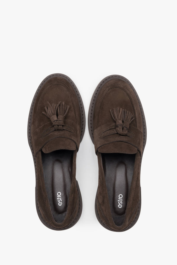 Chocolate brown women’s tassel loafers from Estro, made from premium genuine Italian velour – top view.