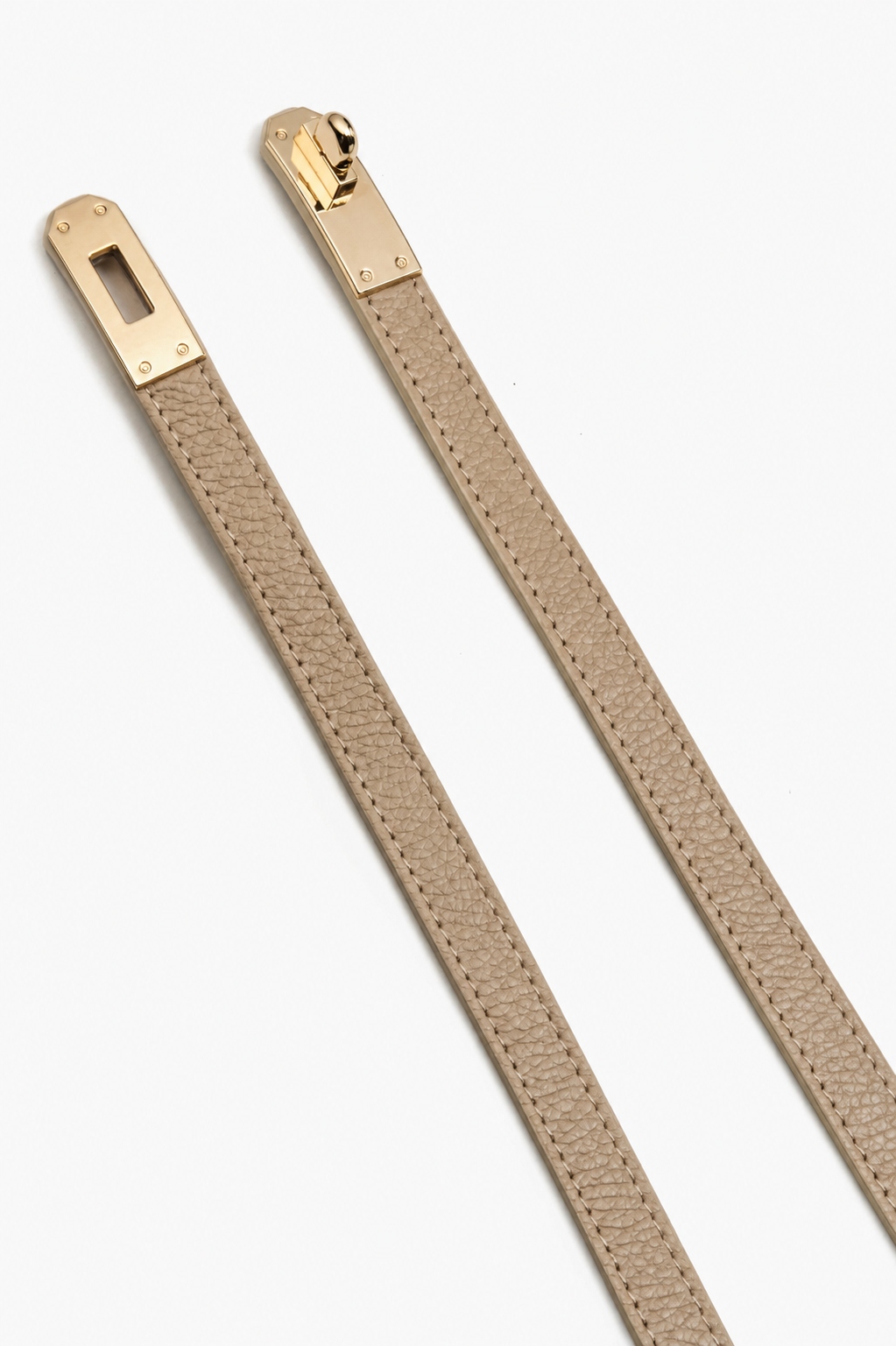 Women’s classic light beige belt in premium Italian genuine leather by Estro.