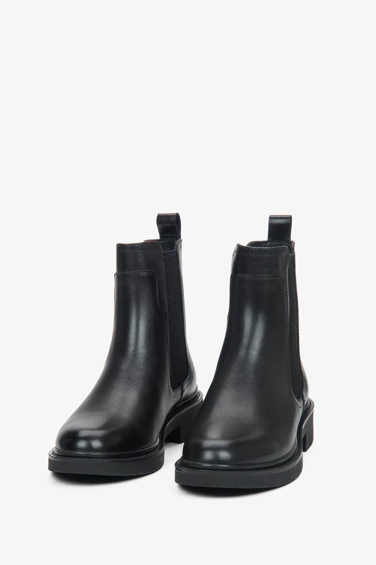 Women's classic black Chelsea boots with light insulation by Estro.