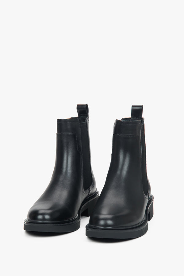 Women's classic black Chelsea boots with light insulation by Estro.