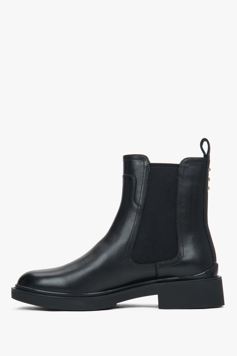 Women's Chelsea boots Estro, classic, black, with light insulation.