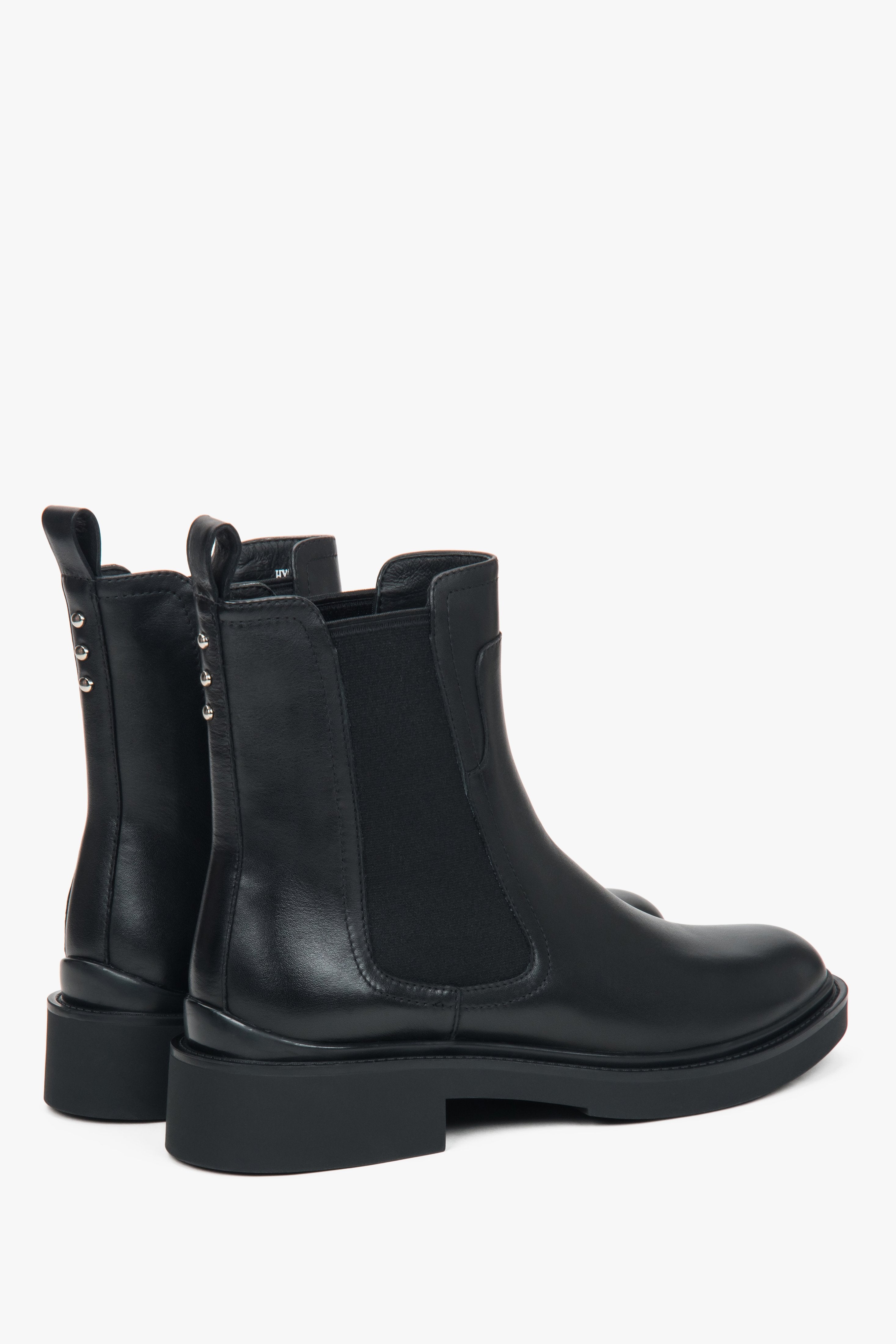 With light insulation, women's classic black Chelsea boots Estro.